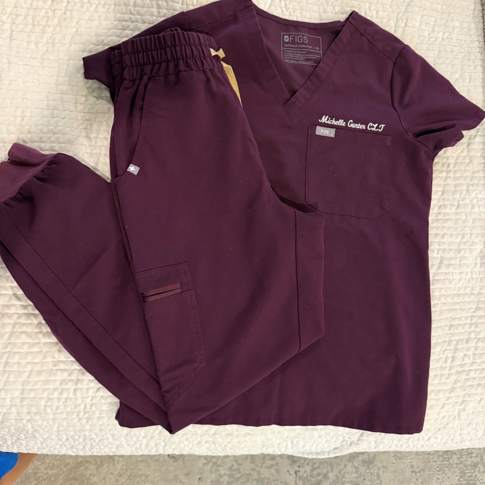 💖 Gently Used FIGS Scrubs – Size XS